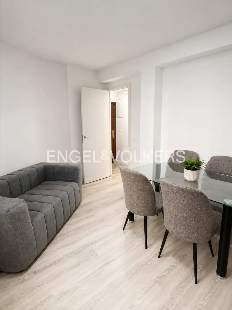Sala de estar de Apartamento en venta en Madrid con Calefacción y Amueblado