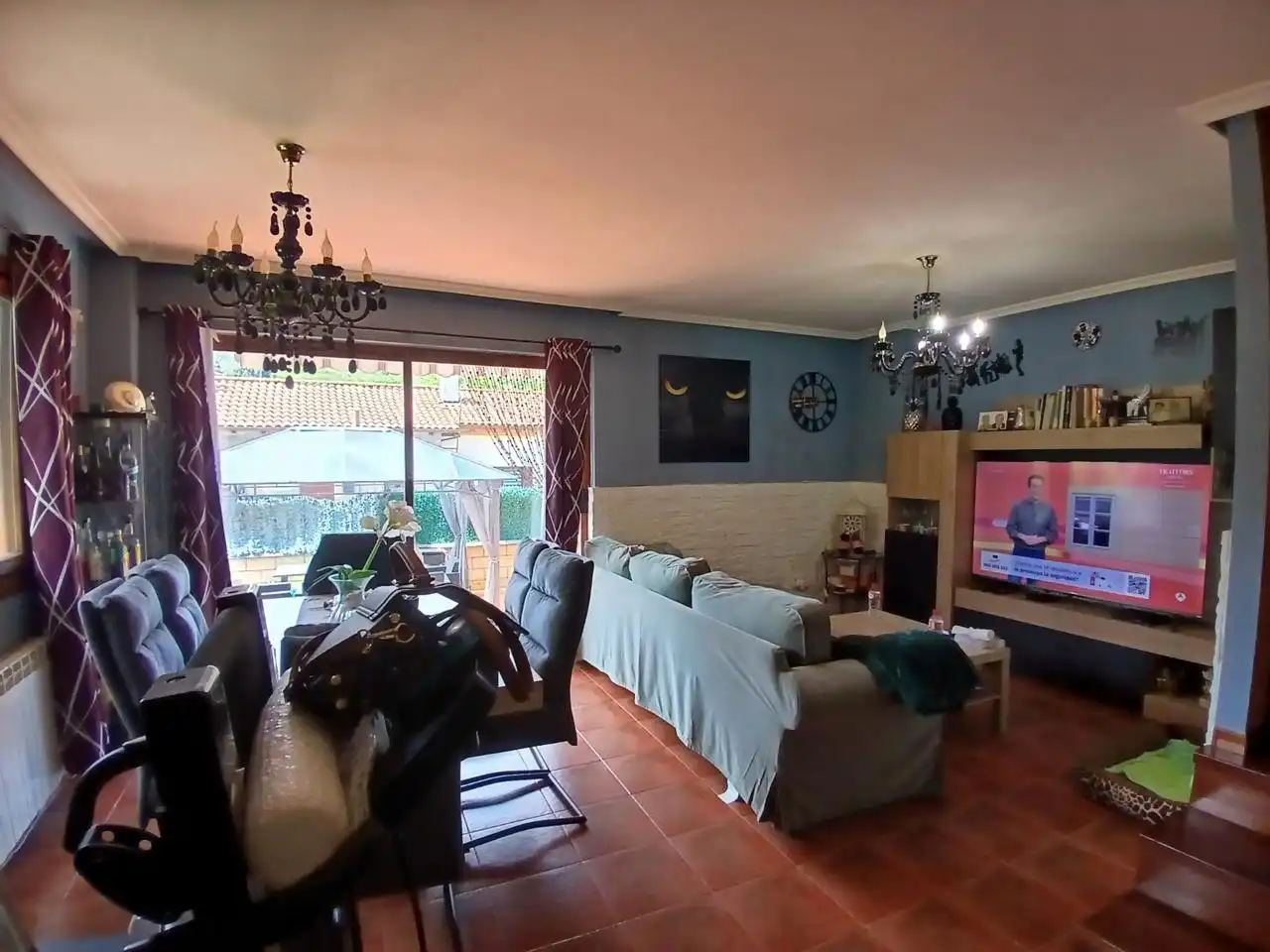 Wohnzimmer von Einfamilien-Reihenhaus zum Verkauf in Castro-Urdiales mit Heizung, Privatgarten und Terrasse