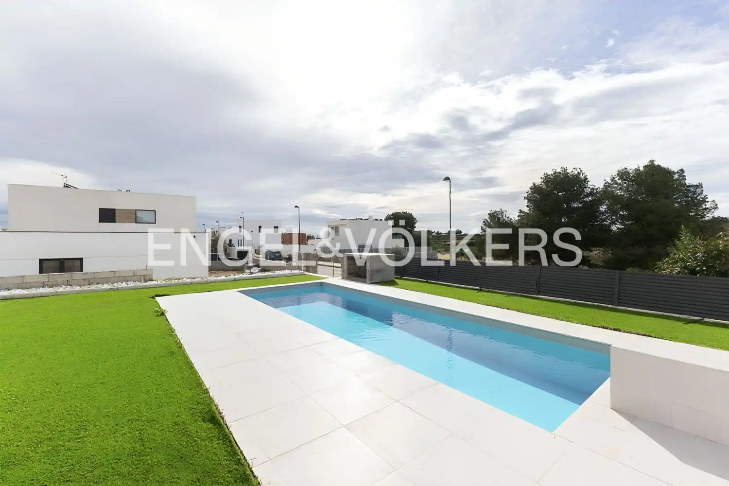 Piscina de Casa o xalet en venda en Torrent amb Aire condicionat, Calefacció i Jardí privat
