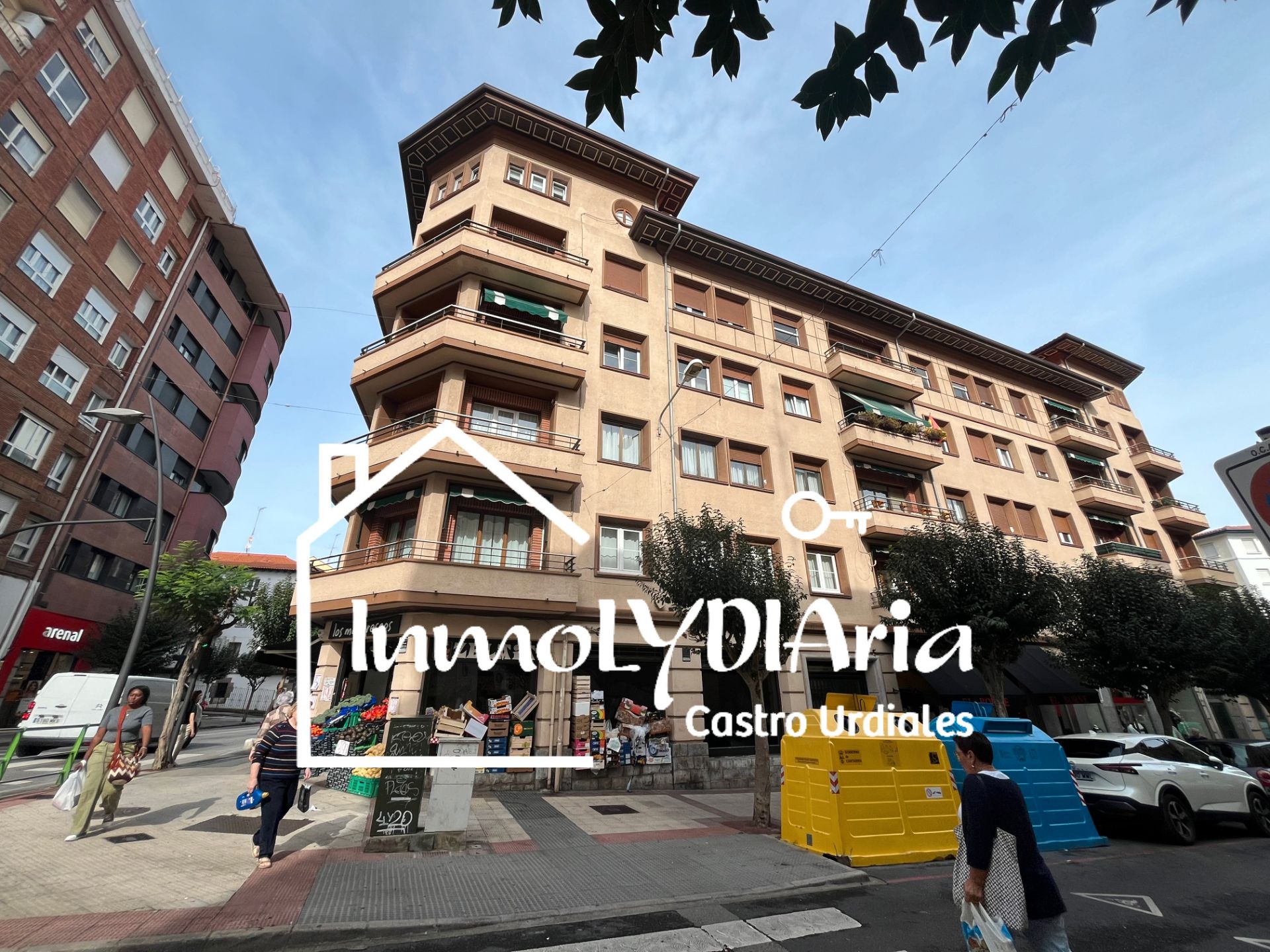 Vista exterior de Pis en venda en Castro-Urdiales amb Calefacció, Parquet i Terrassa