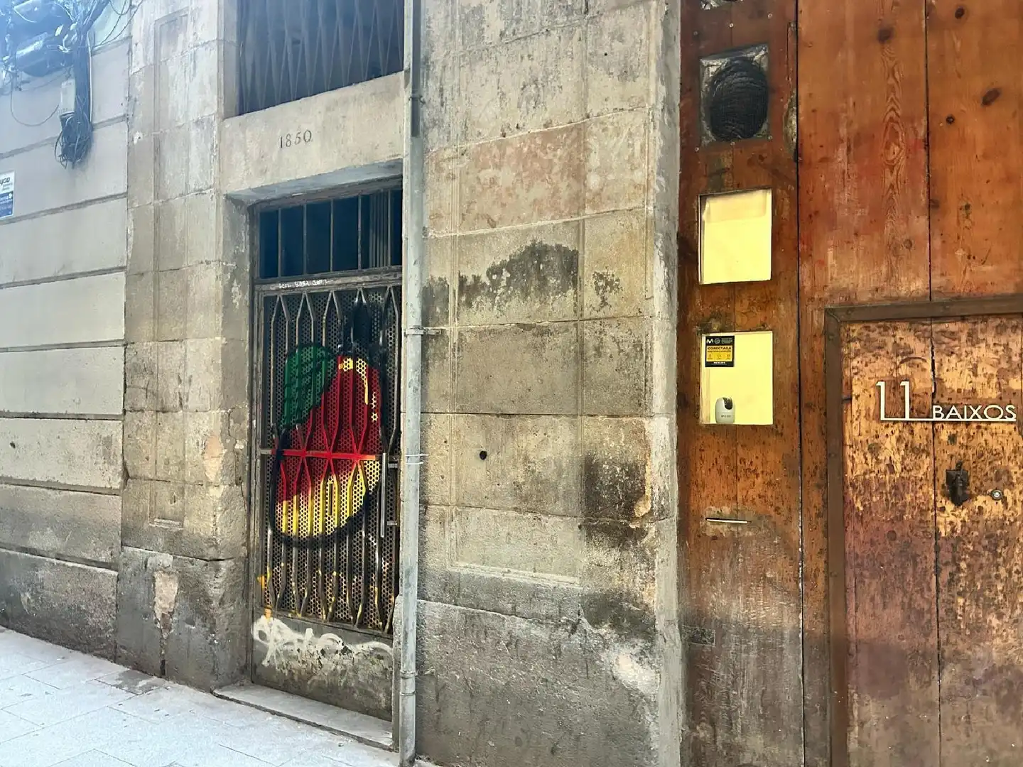 Vista exterior de Piso en venta en Ciutat Vella