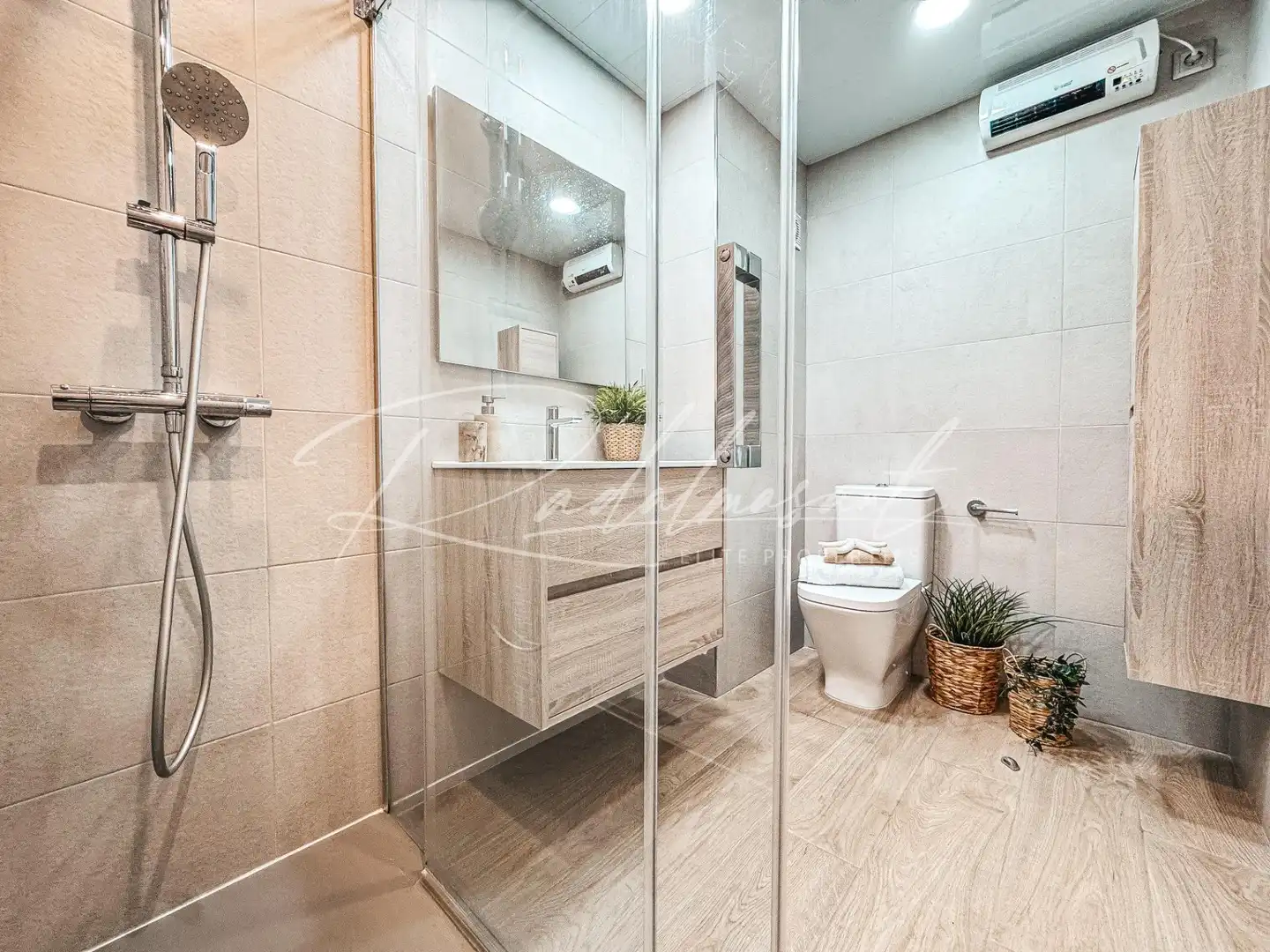 Badezimmer von Wohnung zum Verkauf in Tarragona mit Klimaanlage, Heizung und Terrasse