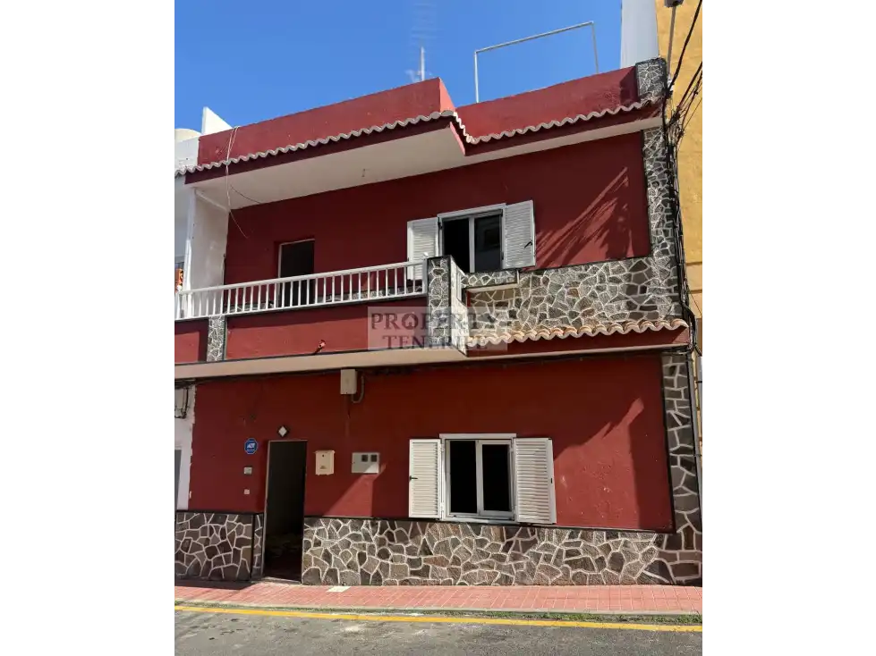 Außenansicht von Haus oder Chalet zum Verkauf in Arona