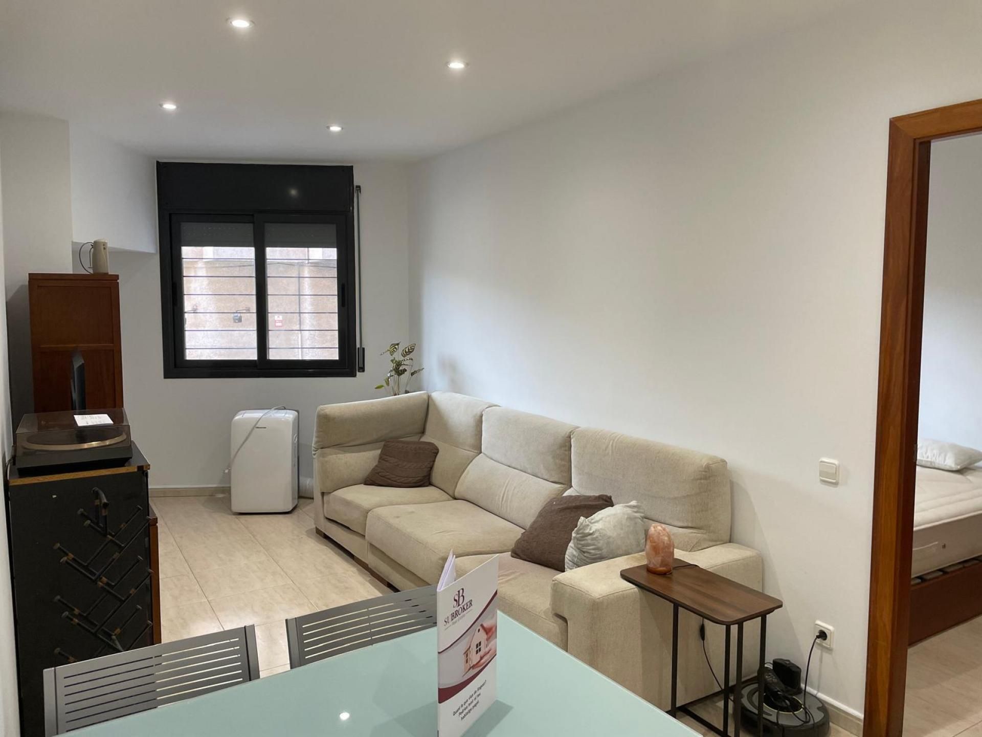 Sala d'estar de Pis de lloguer en Mataró amb Calefacció i Forn