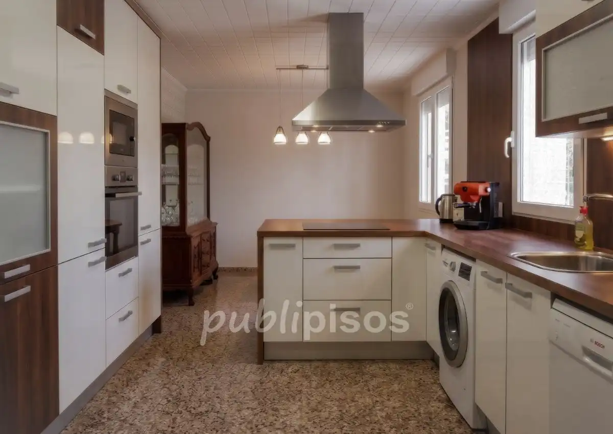 Cocina de Piso de alquiler en  Zaragoza Capital con Calefacción y Amueblado