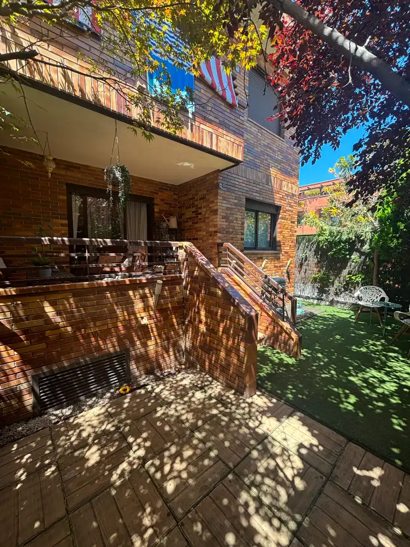 Terraza de Planta baja en venta en Las Rozas de Madrid con Calefacción, Trastero y Piscina comunitaria
