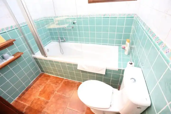 Bany de Finca rústica en venda en Quirós amb Calefacció, Jardí privat i Terrassa