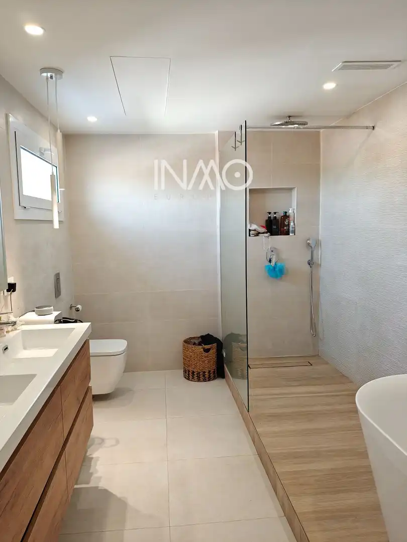 Badezimmer von Haus oder Chalet zur Miete in Rubí mit Klimaanlage, Heizung und Terrasse
