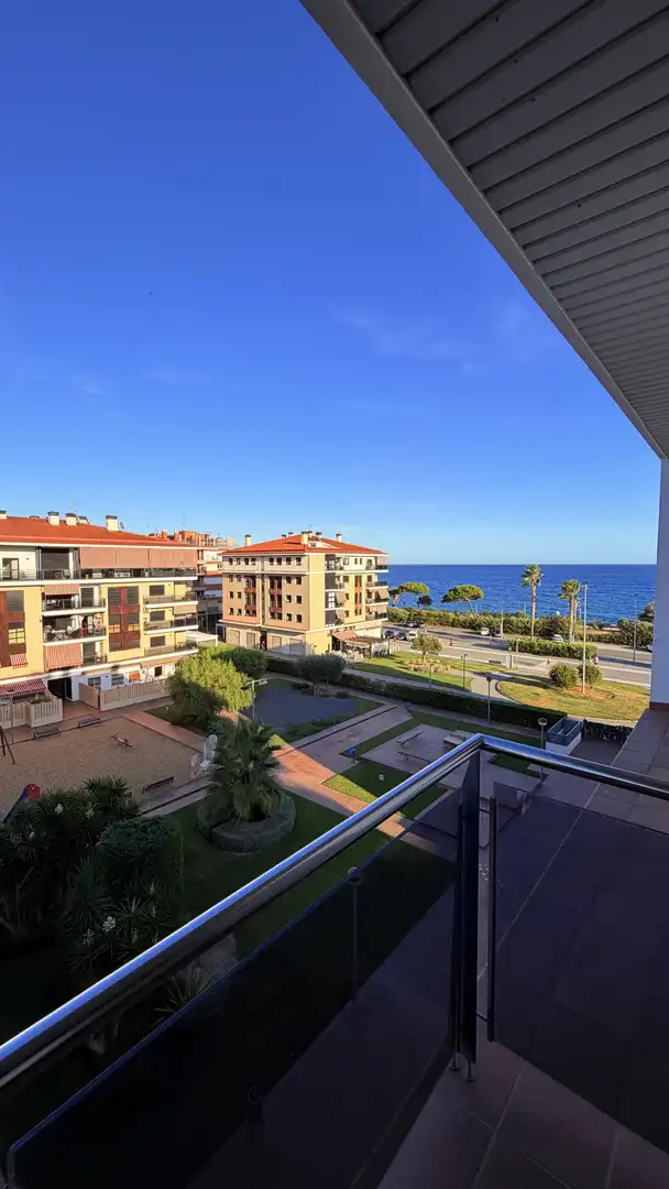 Vista exterior de Piso en venta en Pineda de Mar con Terraza y Balcón