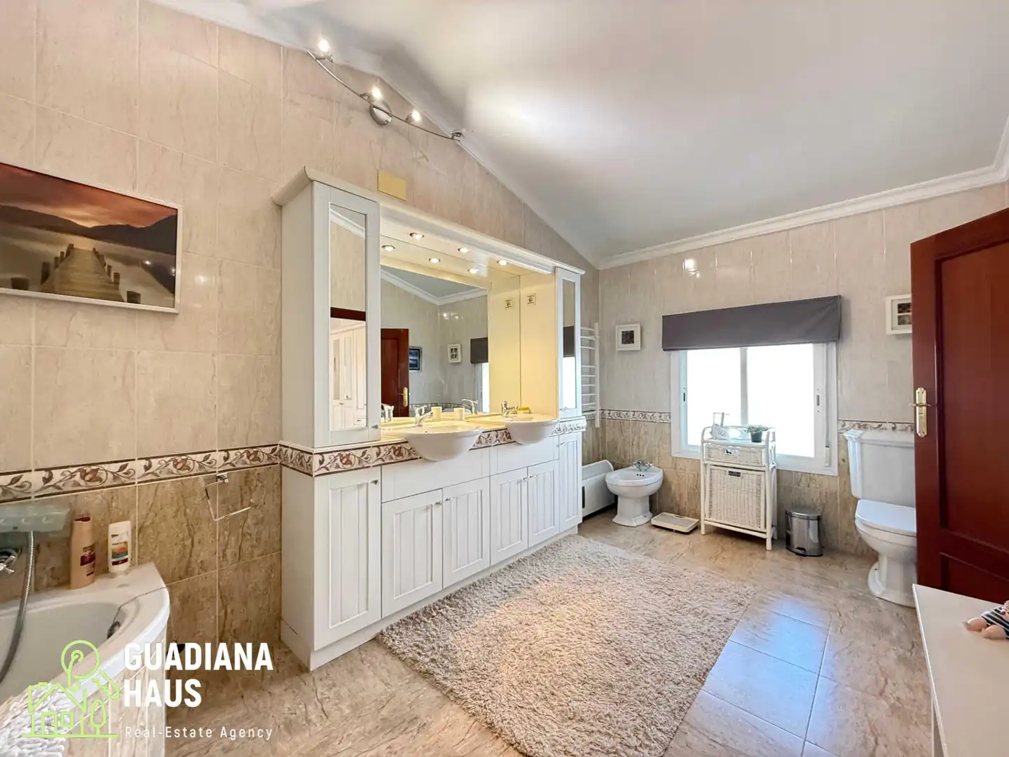 Bathroom of Houses for sale in Isla Cristina  with Air Conditioner, Heating and Private garden