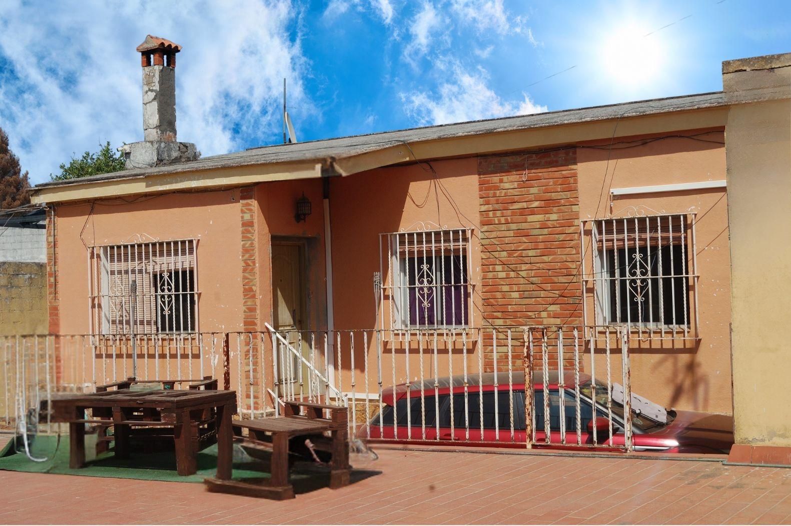Exterior view of House or chalet for sale in Alcalá de Guadaira  with Air Conditioner, Heating and Private garden
