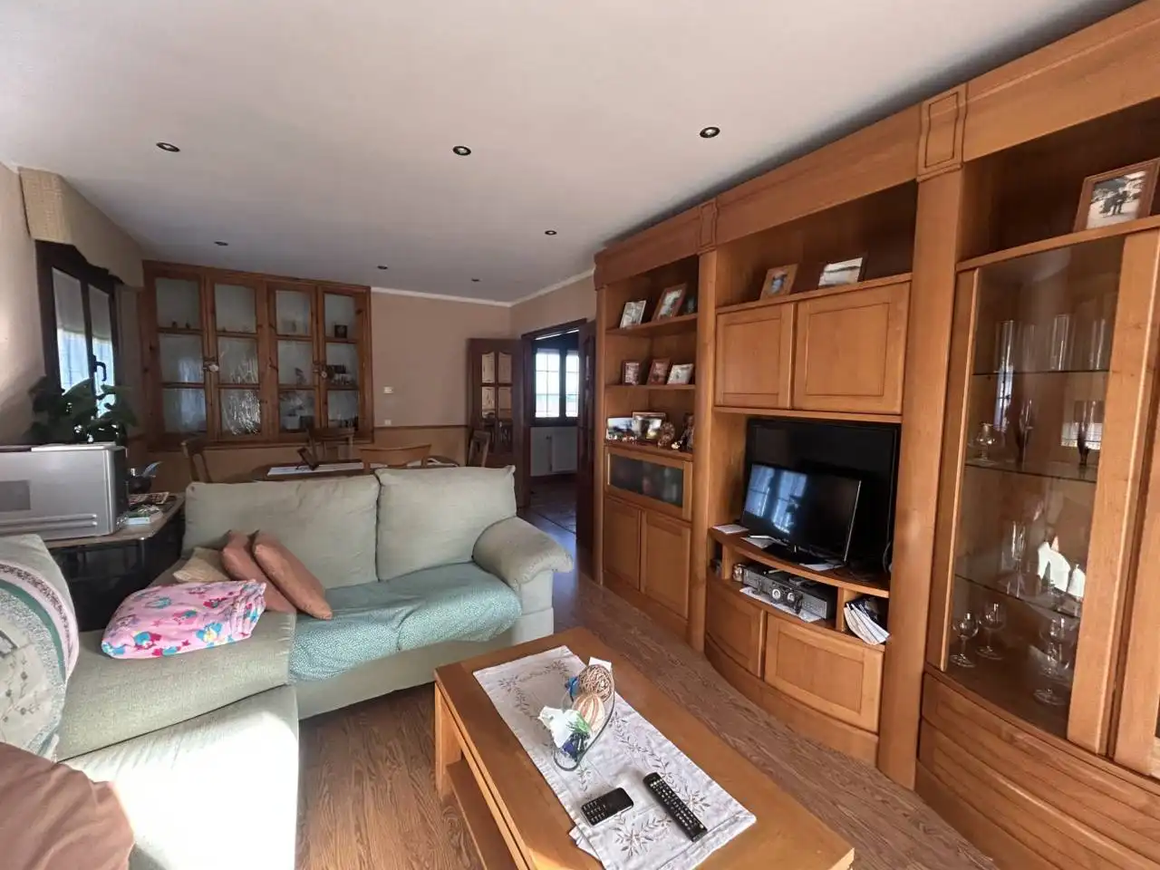 Wohnzimmer von Haus oder Chalet zum Verkauf in Llanes mit Heizung, Privatgarten und Terrasse