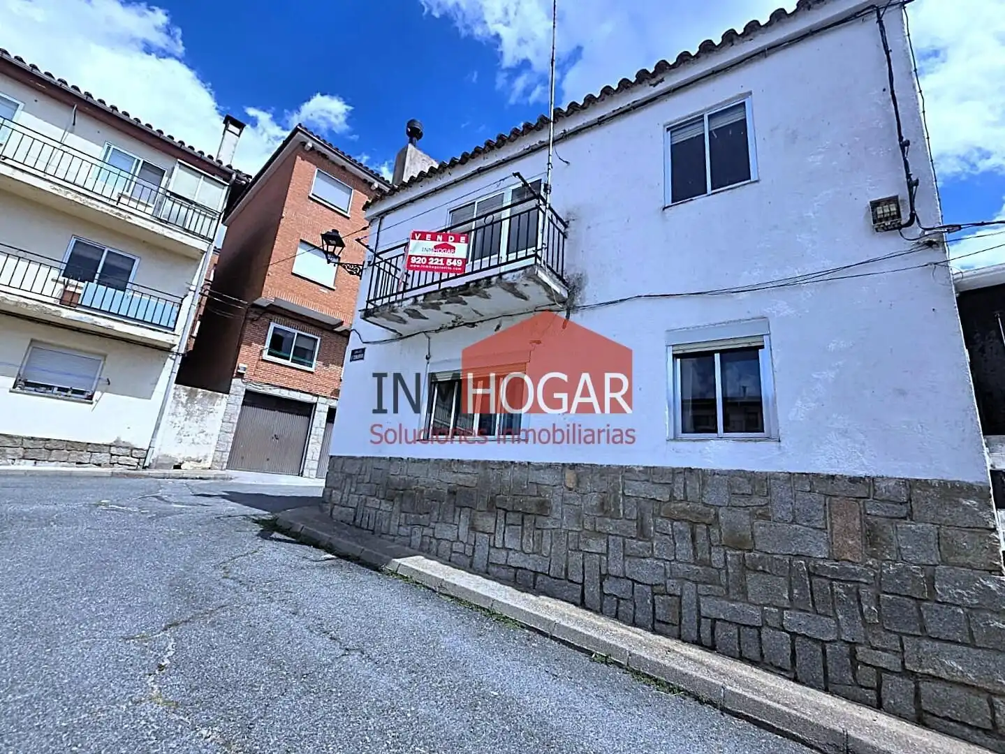 Vista exterior de Piso en venta en El Barraco  con Terraza, Amueblado y Balcón