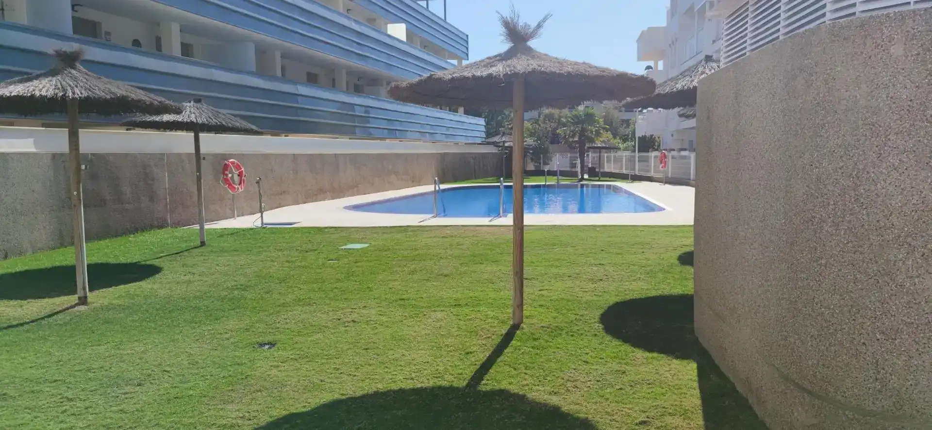 Piscina de Piso de alquiler en Rota con Trastero, Amueblado y Horno