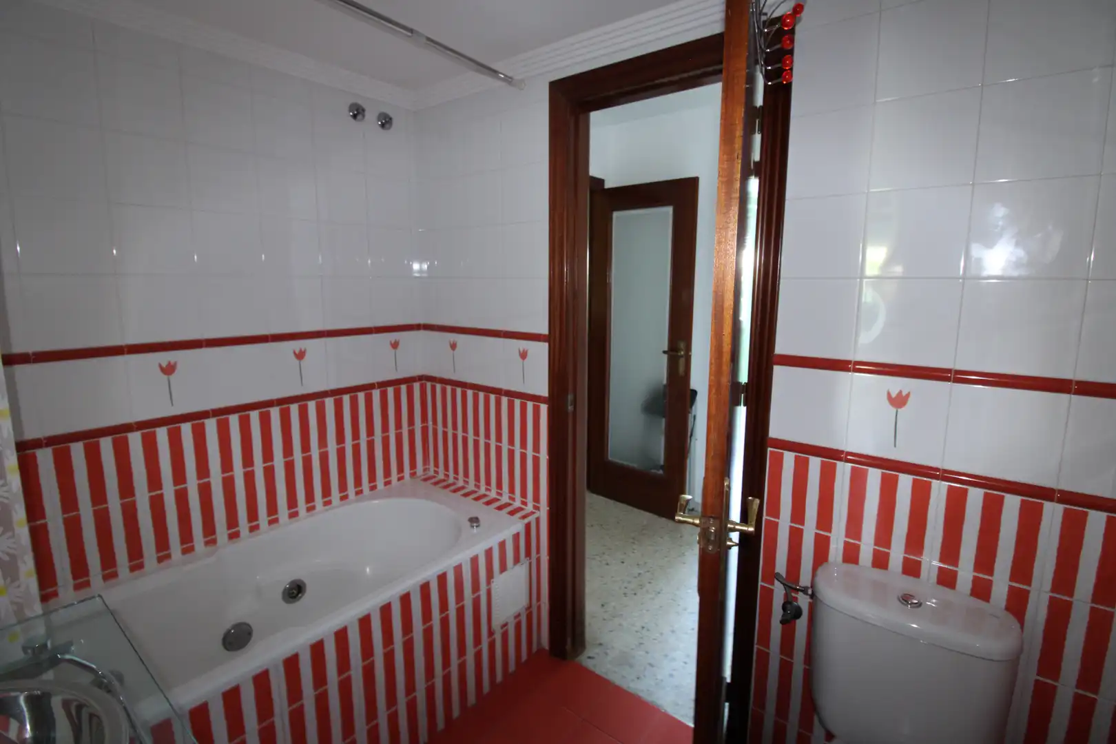 Baño de Piso en venta en Huelva con Aire acondicionado, Calefacción y Horno