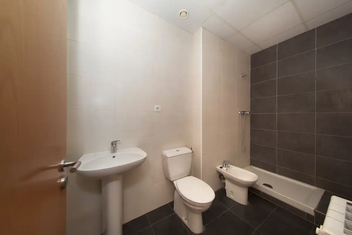 Bathroom of Flat for sale in Zaragoza  with Storage room