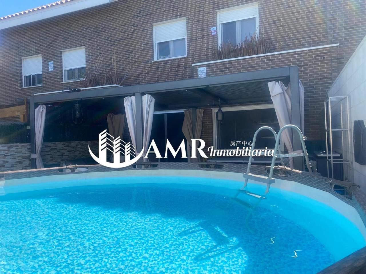 Casa adosada en venda