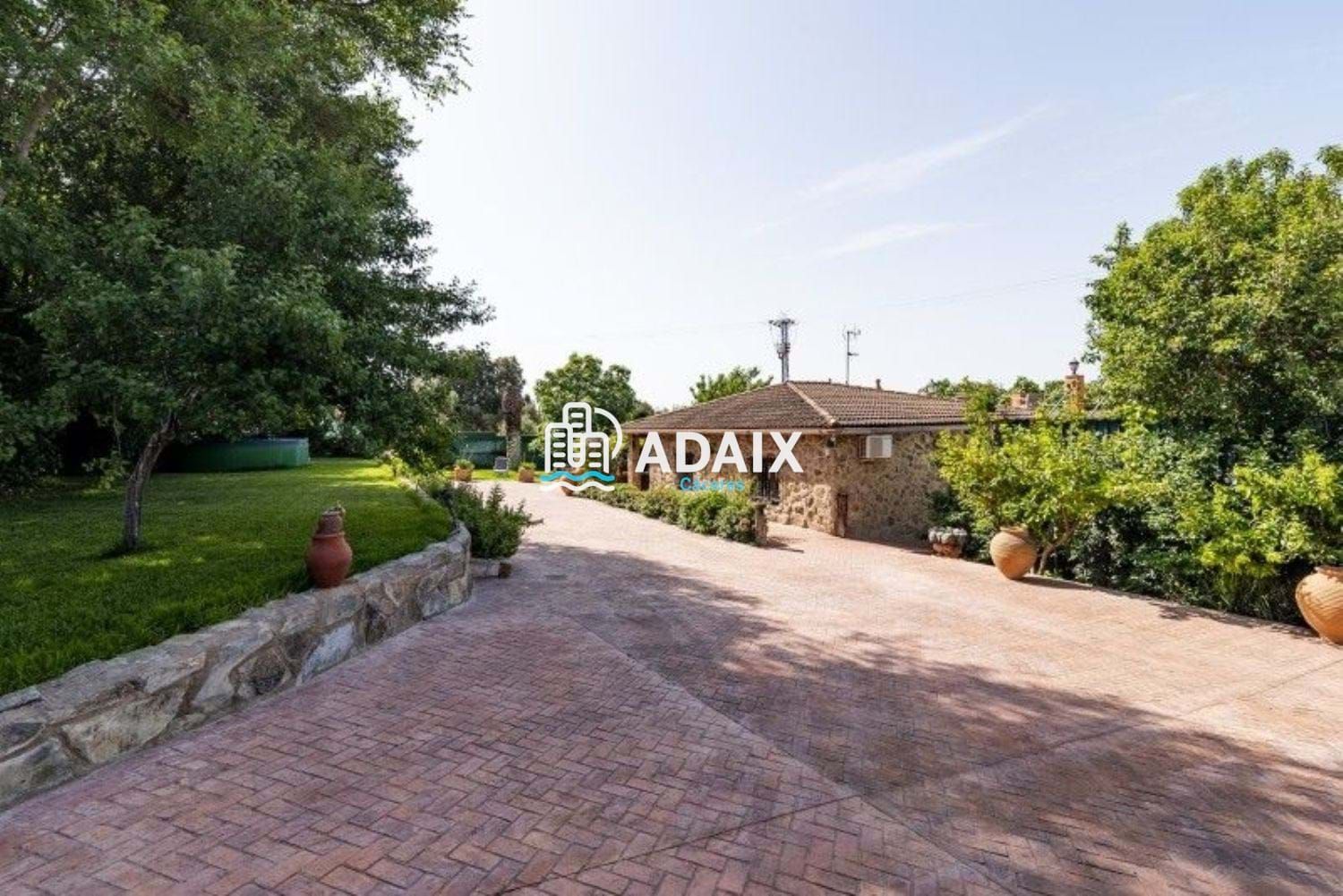 Jardí de Casa adosada en venda en Cáceres Capital amb Aire condicionat i Terrassa