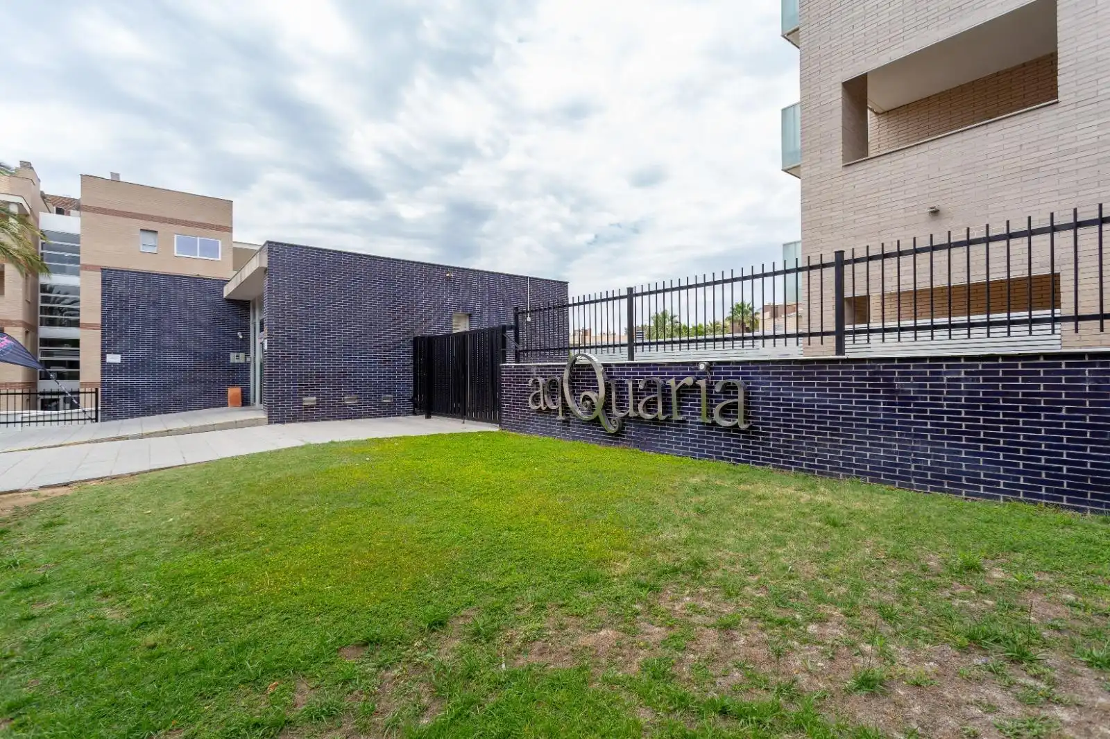 Außenansicht von Wohnung zum Verkauf in Salou mit Klimaanlage, Privatgarten und Terrasse