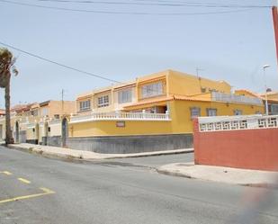 Vista exterior de Casa adosada en venda en Telde