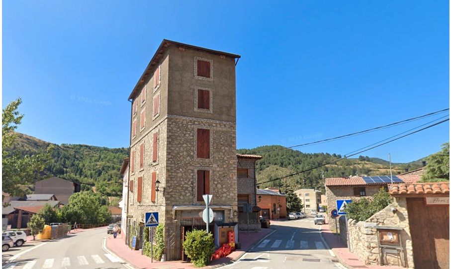 Vista exterior de Local de alquiler en Montellà i Martinet con Calefacción, Terraza y Amueblado