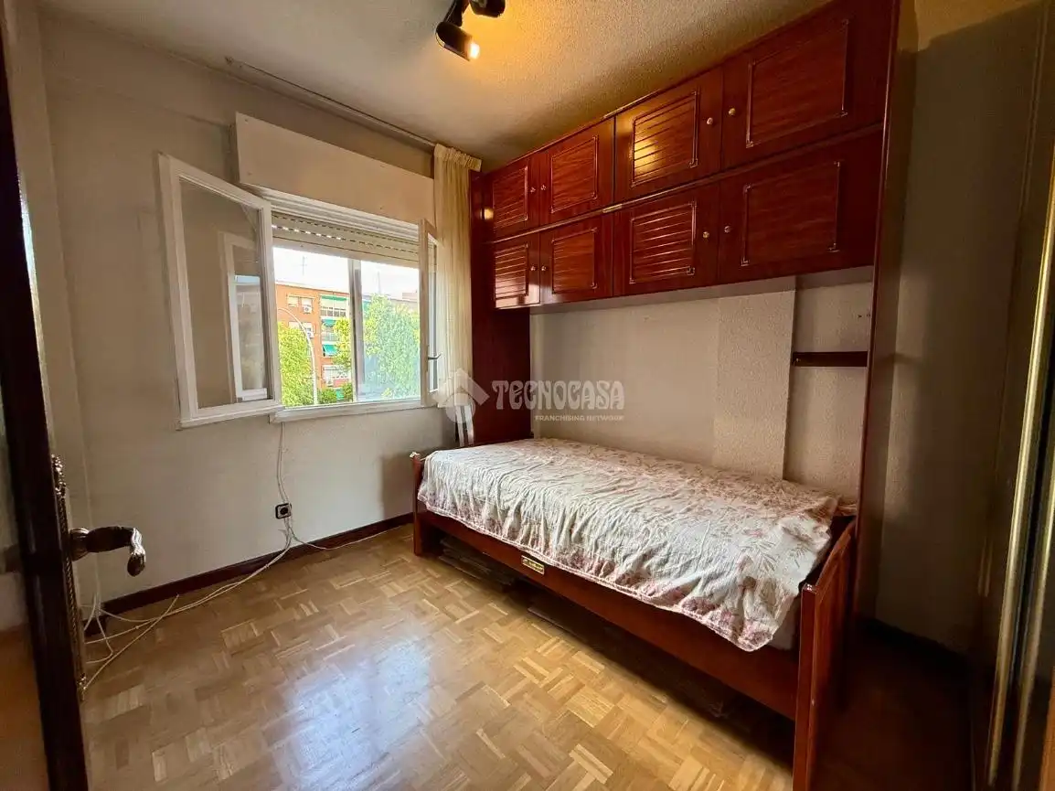 Habitación de Piso en venta en Madrid con Calefacción, Parquet y Terraza