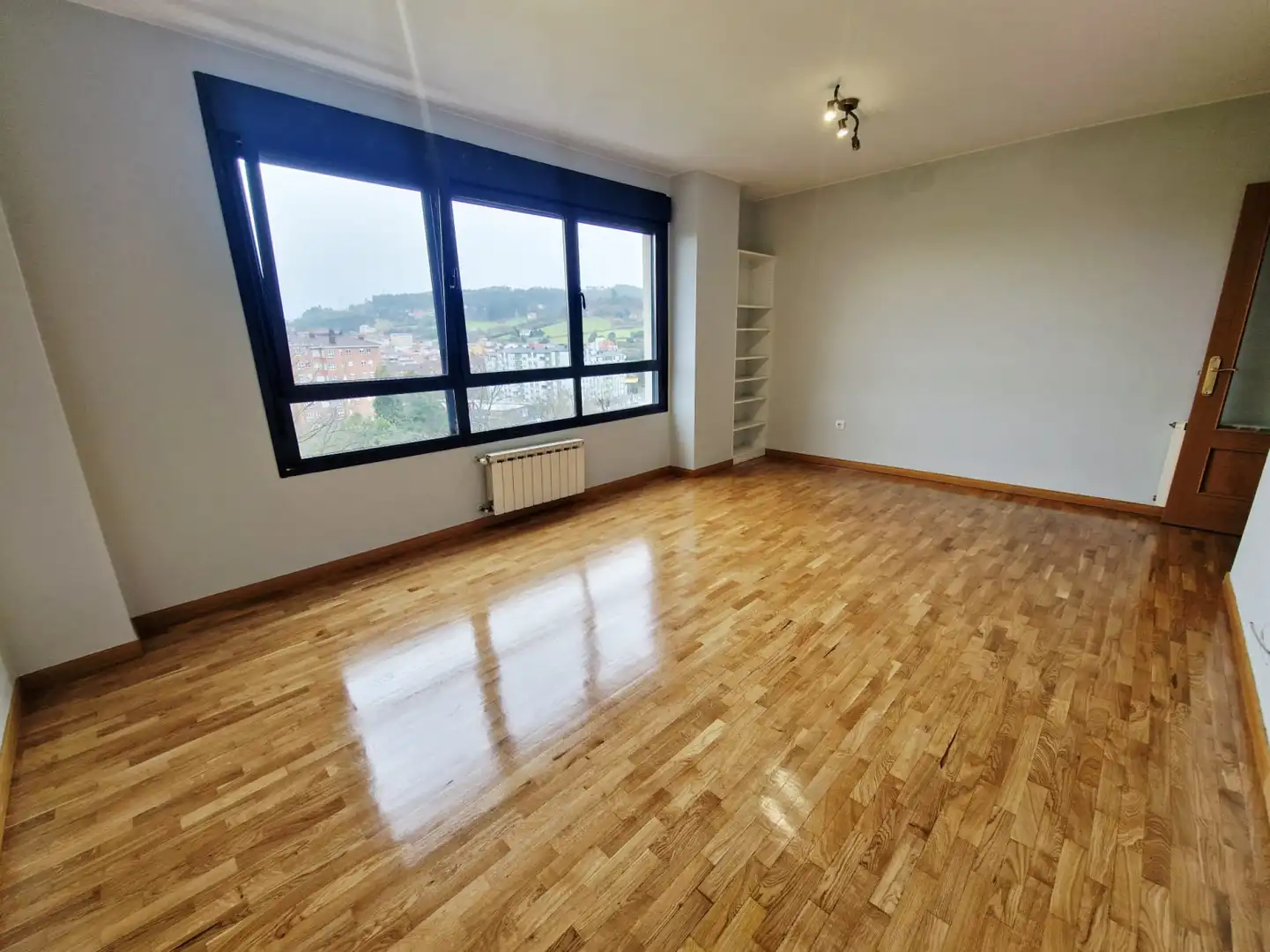 Habitación de Piso en venta en Avilés con Calefacción, Parquet y Trastero
