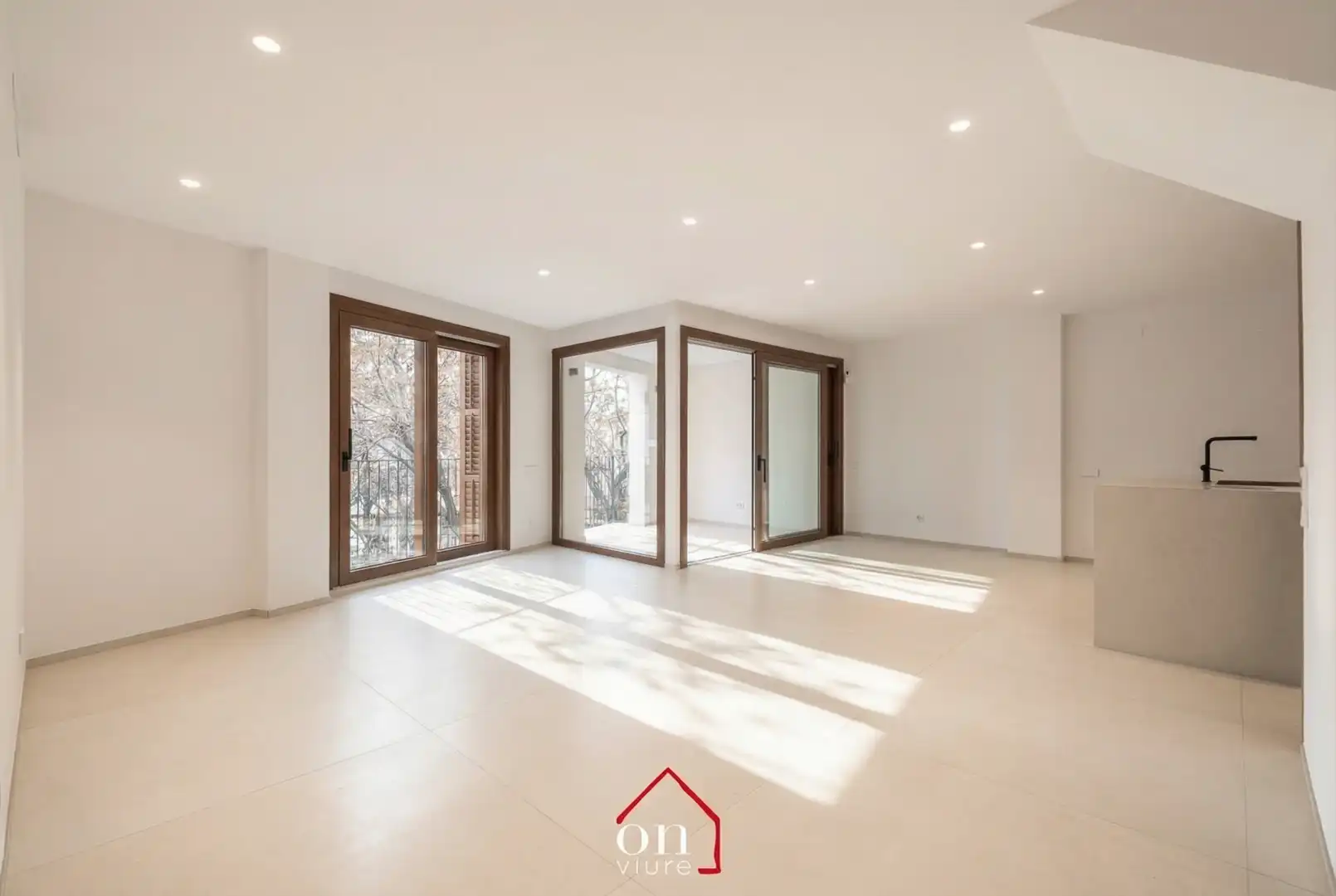 Sala d'estar de Pis en venda en Sant Cugat del Vallès amb Aire condicionat, Calefacció i Parquet