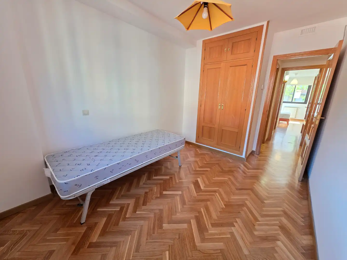 Dormitori de Pis de lloguer en Madrid amb Aire condicionat, Calefacció i Parquet
