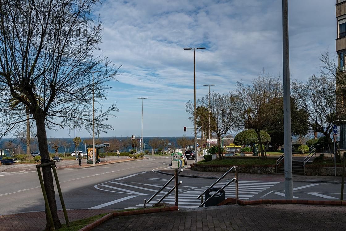 Vista exterior de Casa o xalet en venda en Santander amb Calefacció, Jardí privat i Parquet