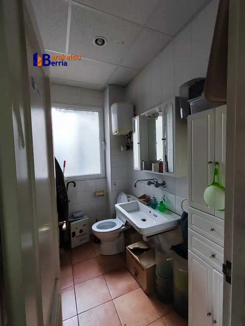 Commercial properties for sale in Manuel Andrés Kalea, 4, Centro - Albiz - Markonzaga