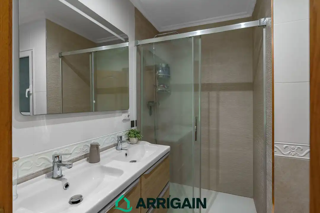Baño de Piso en venta en Pasaia con Calefacción y Balcón