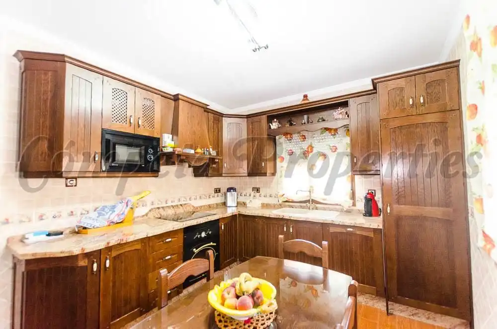 Casa amb terrassa en venda a Sayalonga, imagen 3