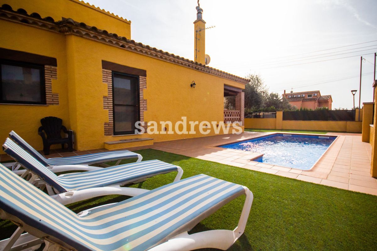 Jardí de Casa o xalet en venda en Sant Miquel de Fluvià amb Aire condicionat, Calefacció i Jardí privat
