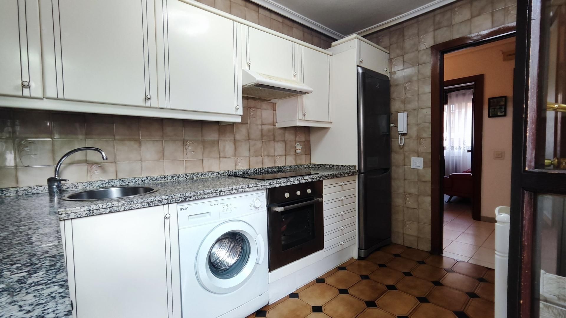 Cuina de Pis en venda en León Capital  amb Calefacció i Terrassa