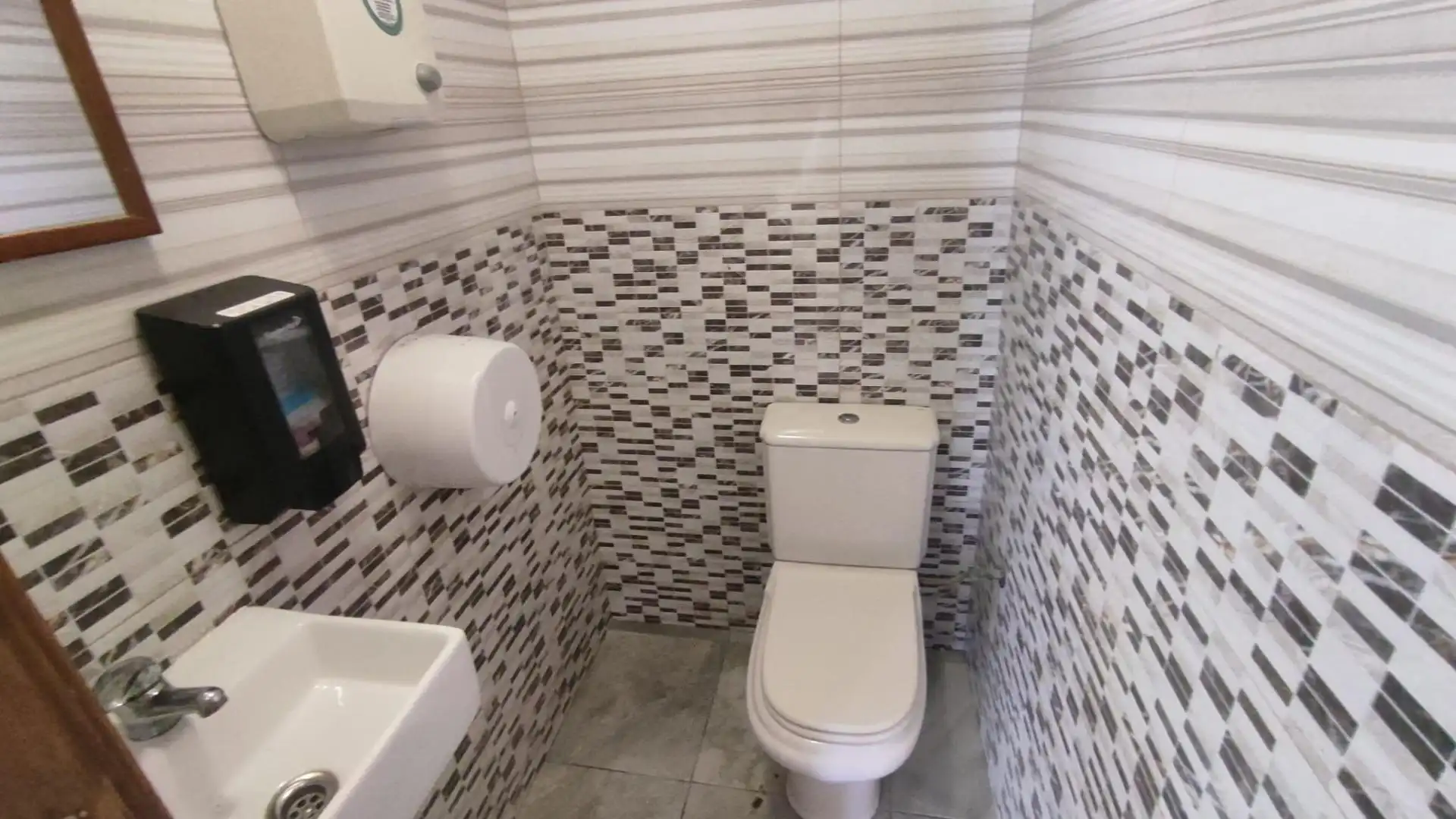 Badezimmer von Geschaftsraum zum Verkauf in Alicante / Alacant mit Terrasse