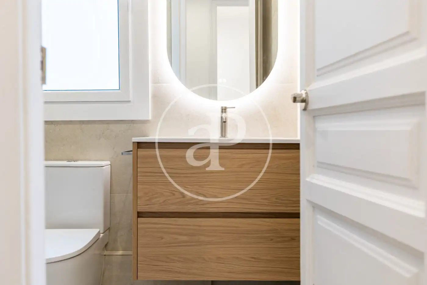 Bathroom of Flat for sale in Barcelona  with Air Conditioner and Heating