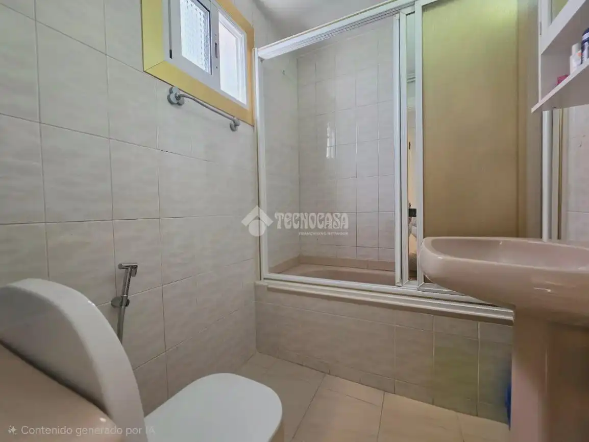 Baño de Piso en venta en Santa Coloma de Gramenet con Aire acondicionado, Parquet y Terraza