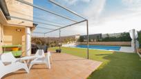 Swimming pool of Single-family semi-detached for sale in Villanueva de la Cañada  with Air Conditioner, Terrace and Swimming Pool