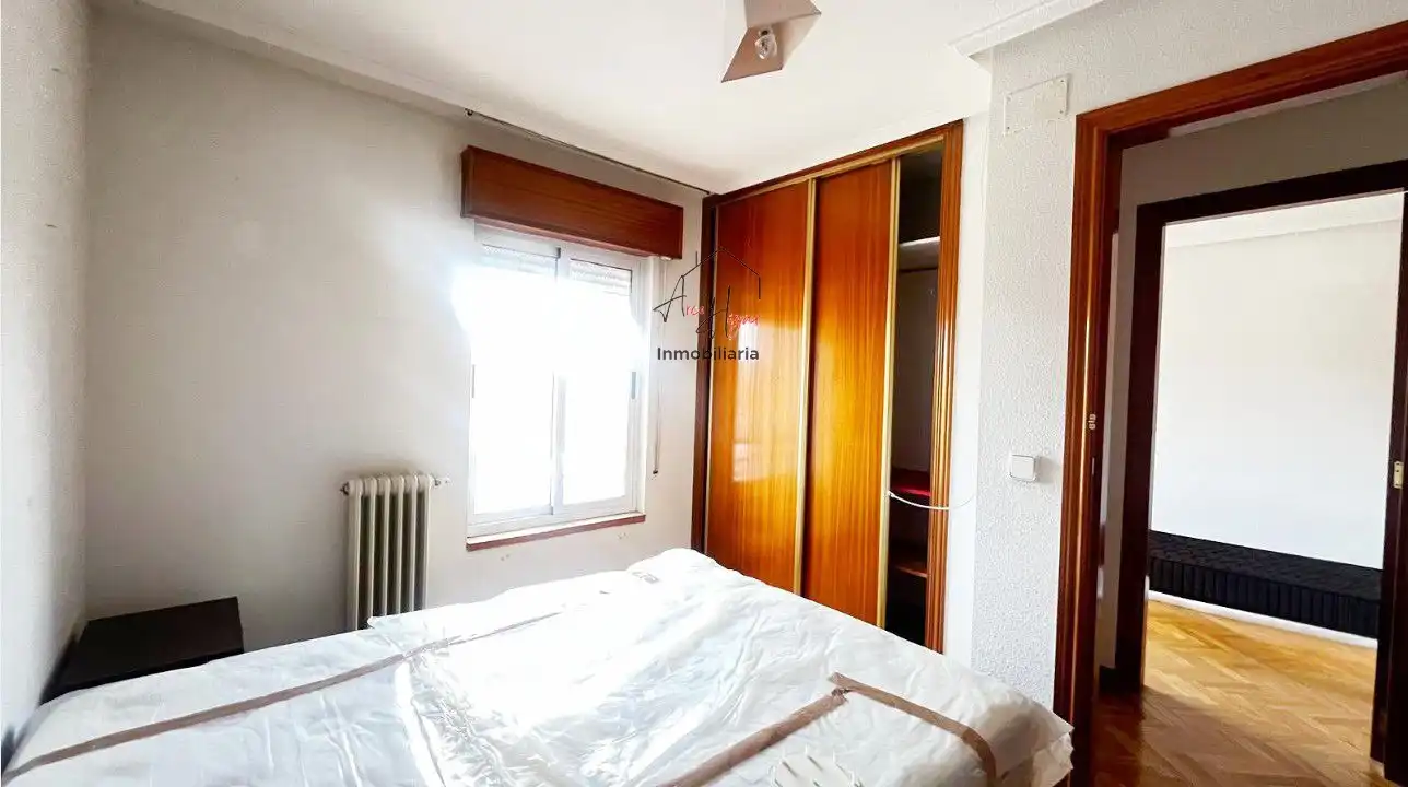 Schlafzimmer von Haus oder Chalet zum Verkauf in Villamayor mit Heizung, Parkett und Terrasse