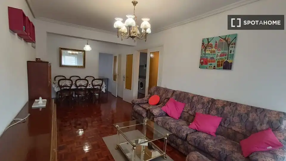 Habitació a Mendebaldea - Ermitagaña
