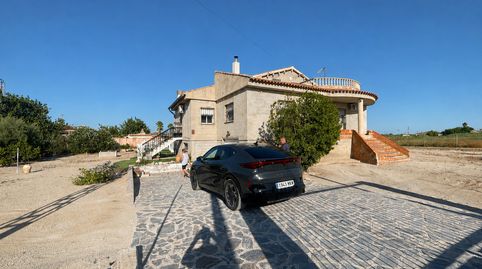 Villa independiente con piscina, amplitud y privacidad en plena Vega Baja