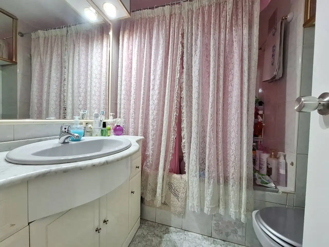 Bathroom of Flat for sale in Fuenlabrada  with Air Conditioner, Heating and Parquet flooring