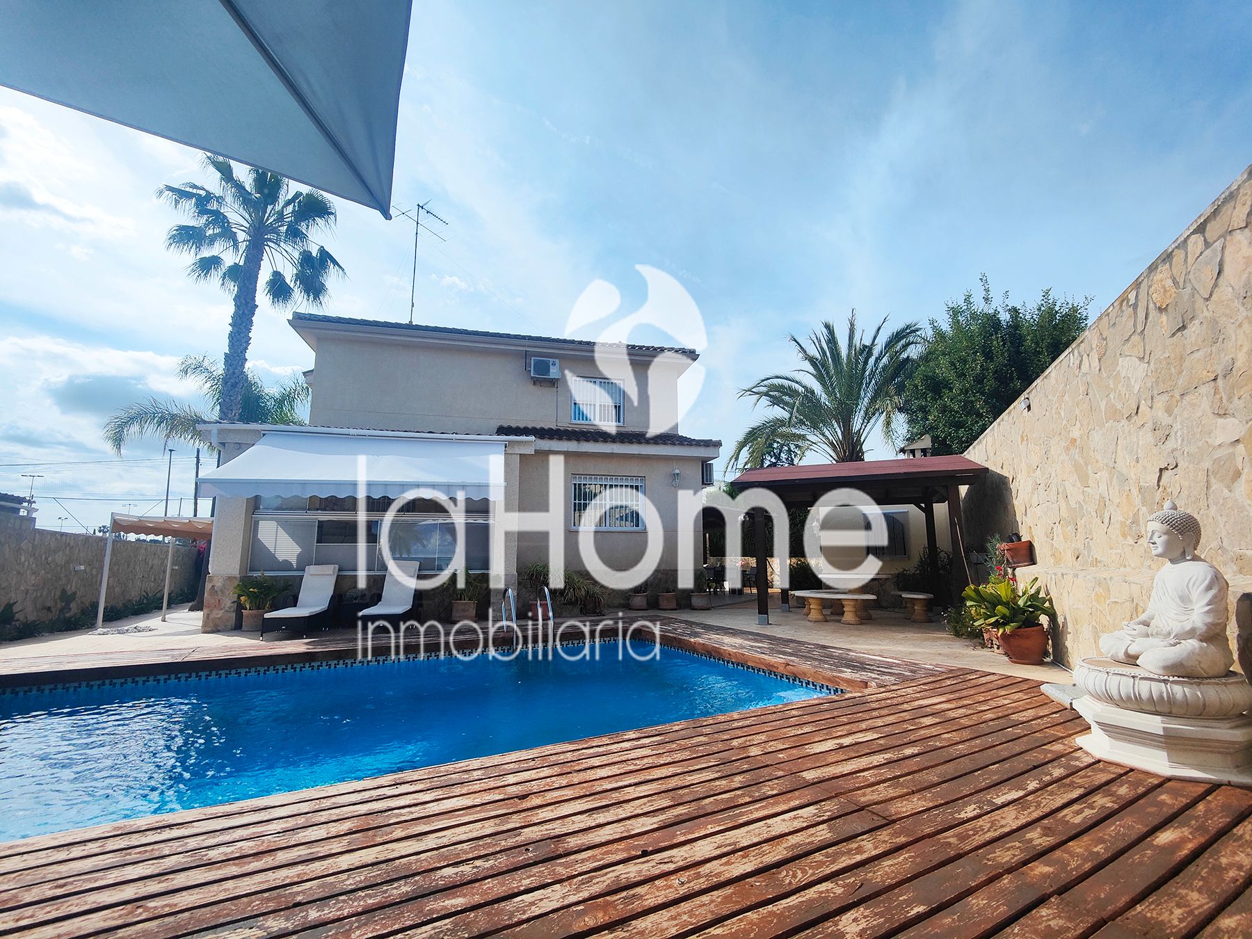 Exterior view of House or chalet for sale in La Pobla de Vallbona  with Air Conditioner, Heating and Private garden