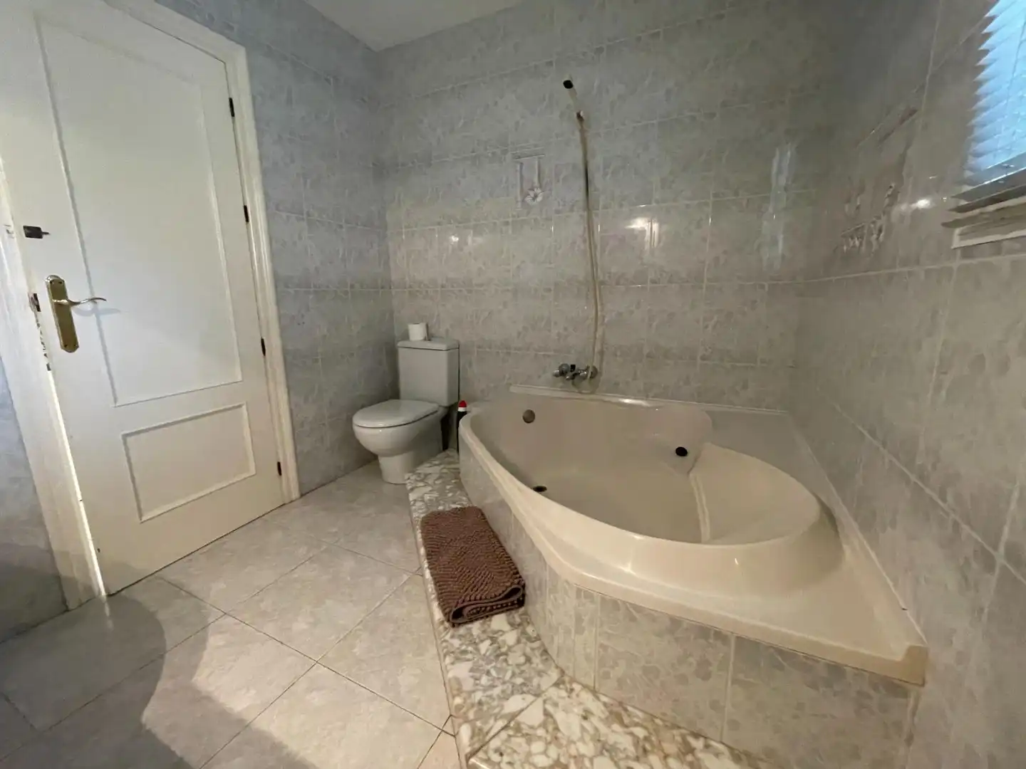 Baño de Piso en venta en Águilas con Balcón