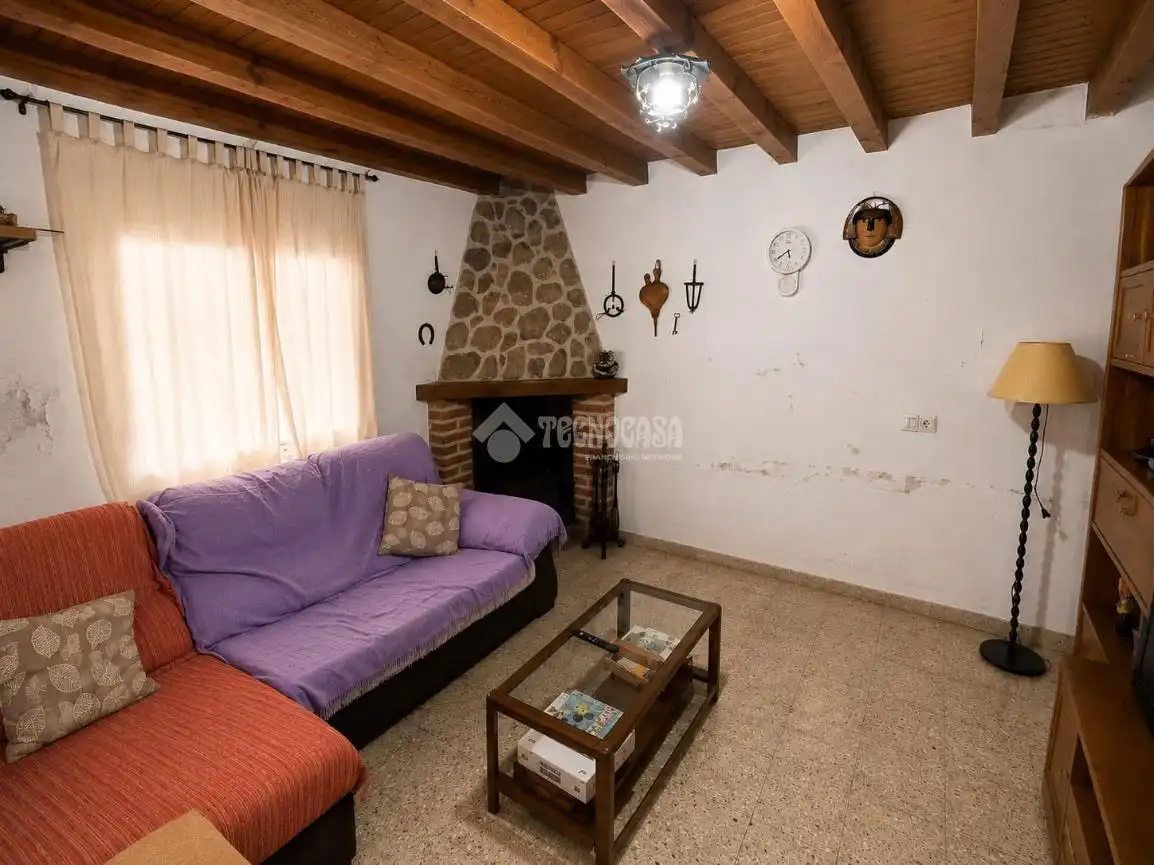 Casa aparellada en venda a Valdeverdeja, imagen 2