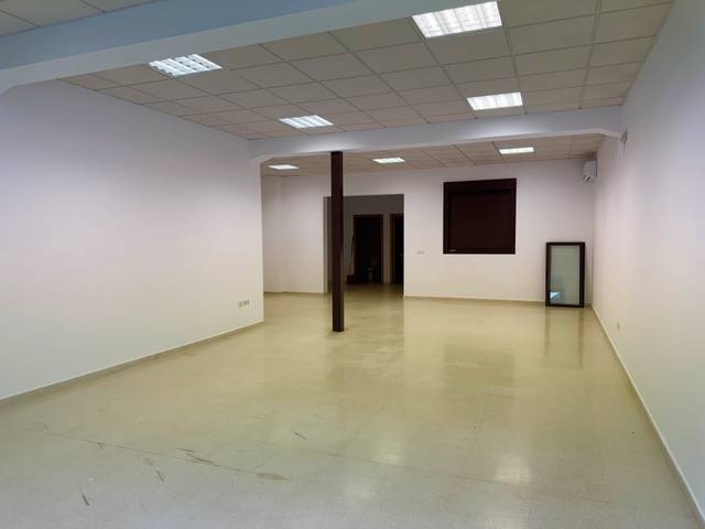 Local comercial en Alquiler en  Calle Luís Jiménez Espinosa en Olivares