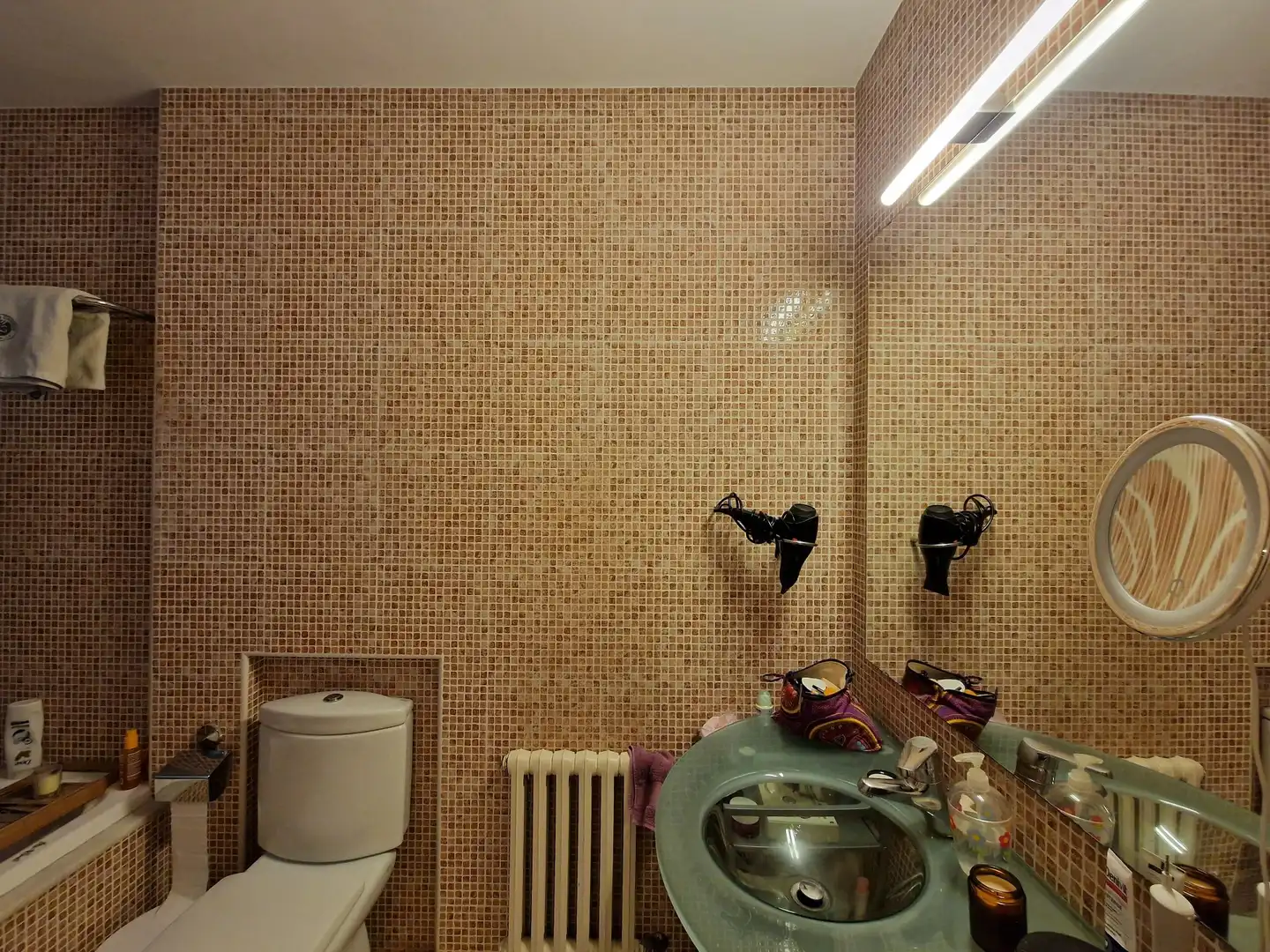 Bathroom of Flat for sale in Girona  with Air Conditioner, Heating and Terrace