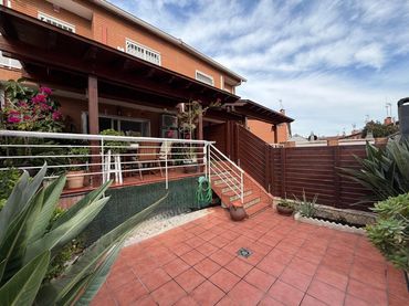 Maison mitoyenne avec balcon à vendre à Mas Rampinyo - Montcada Nova - Carrerada