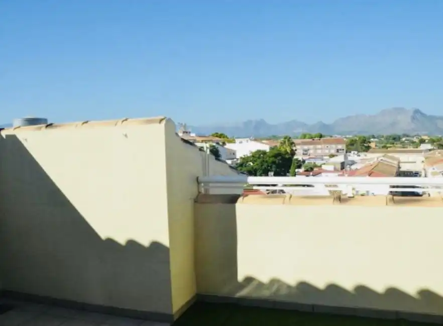 Vista exterior de Àtic en venda en Dénia amb Aire condicionat, Terrassa i Moblat
